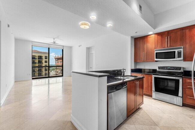 Building Photo - 701 S Olive Ave
