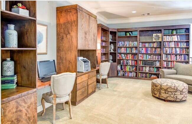 Building Photo - 15455 Canterbury Forest Dr