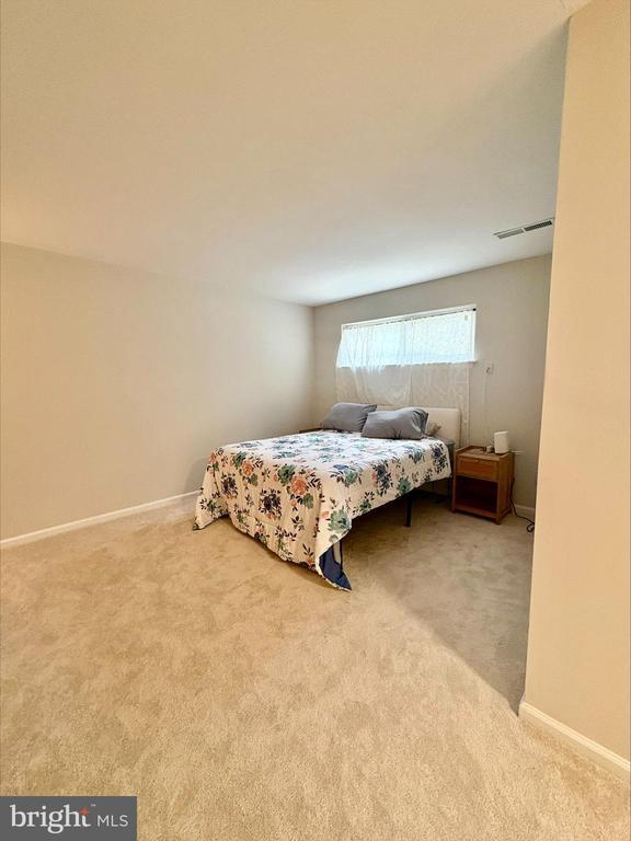 Building Photo - 9 Silverwood Cir