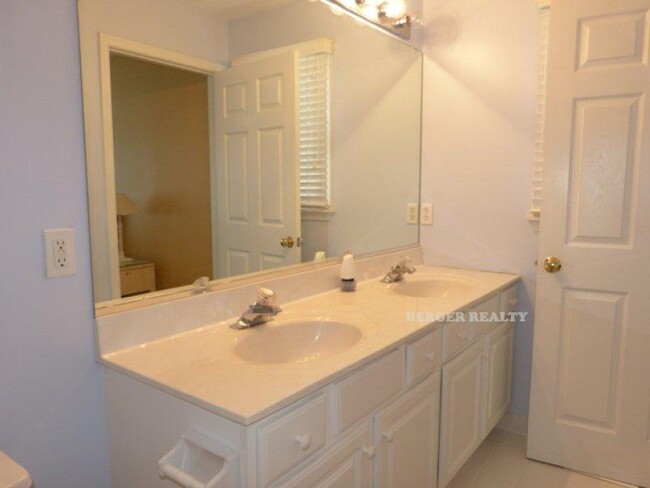 MASTER BATHROOM - 3521 Haven Ave