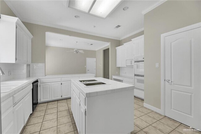 Building Photo - 321 Condor Ave