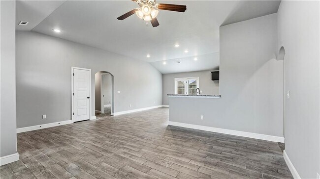 Building Photo - 200 Post Oak Ave