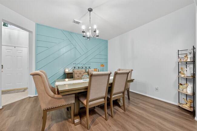 Building Photo - 19343 Dickson Park Dr