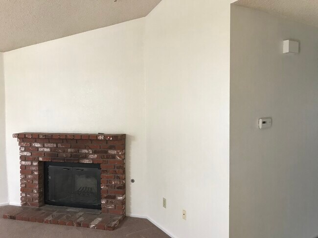 Living room - 2121 Phlox Ave