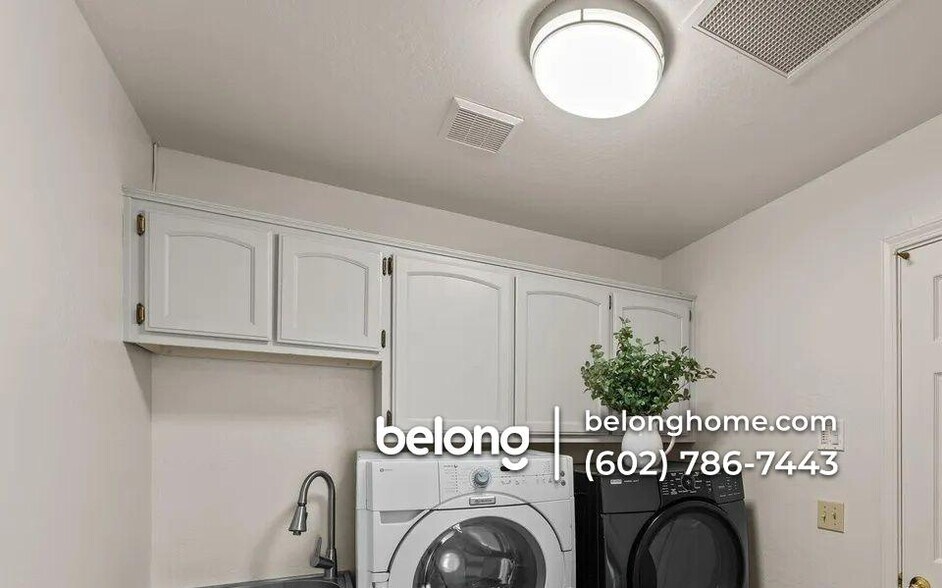 Building Photo - 895 Sunrise Blvd