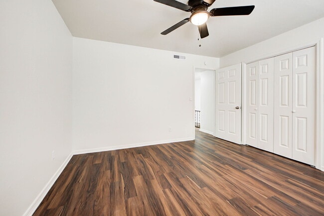 Building Photo - 2112 Melrose Dr