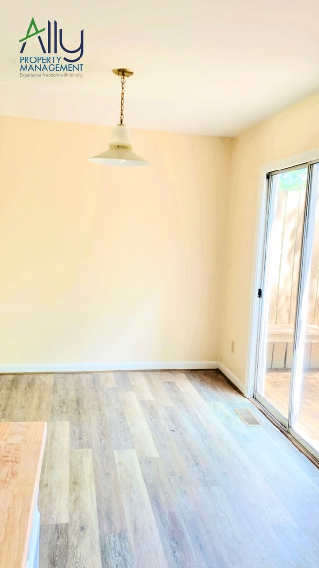 Building Photo - 506 Moseley Dr