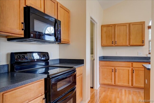 Building Photo - 45898 Grant Ct