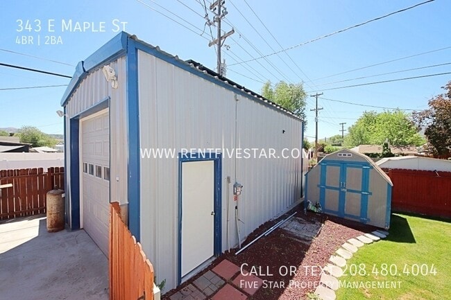 Building Photo - 343 E Maple St