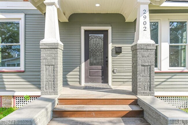 Building Photo - 2902 Houston Ave