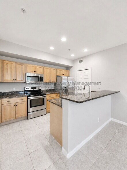 Building Photo - 13100 Bella Casa Cir
