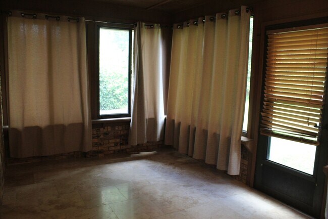 Building Photo - 3 bed 2 bath Home in Port Orange