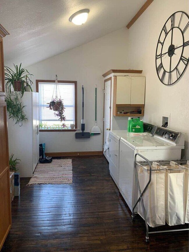 Building Photo - 2 Bed 1.5 Bath Home for RENT in La Porte City