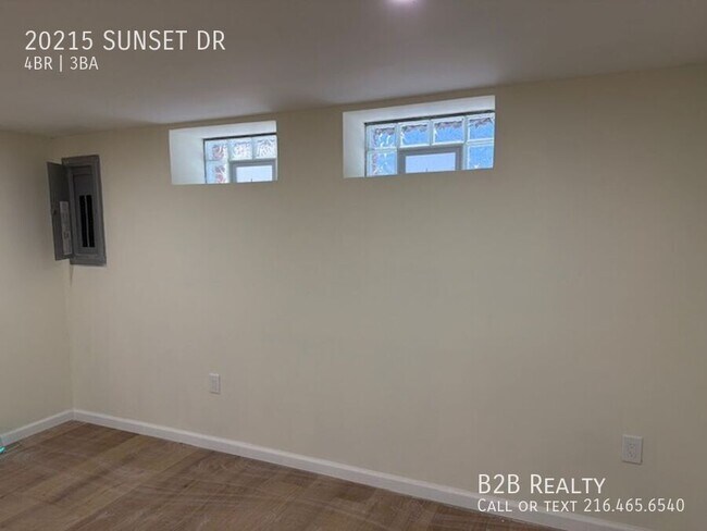 Building Photo - 20215 Sunset Dr