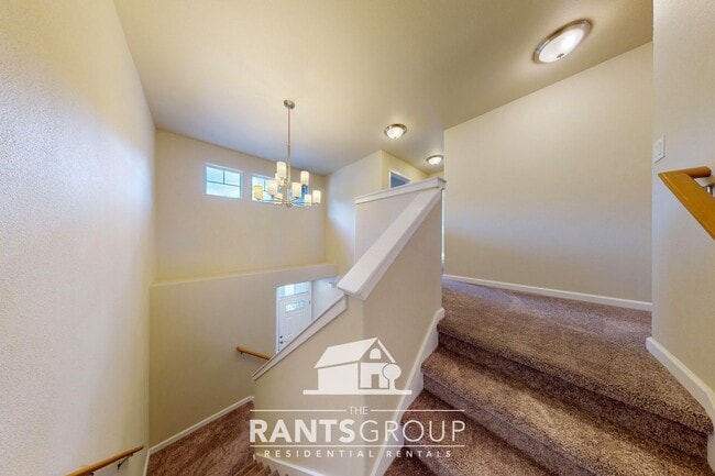 Building Photo - Spacious home in the Olympia School Distri...
