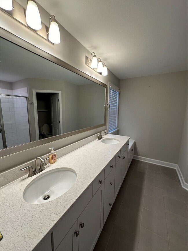 Building Photo - 559 Malachite Ln