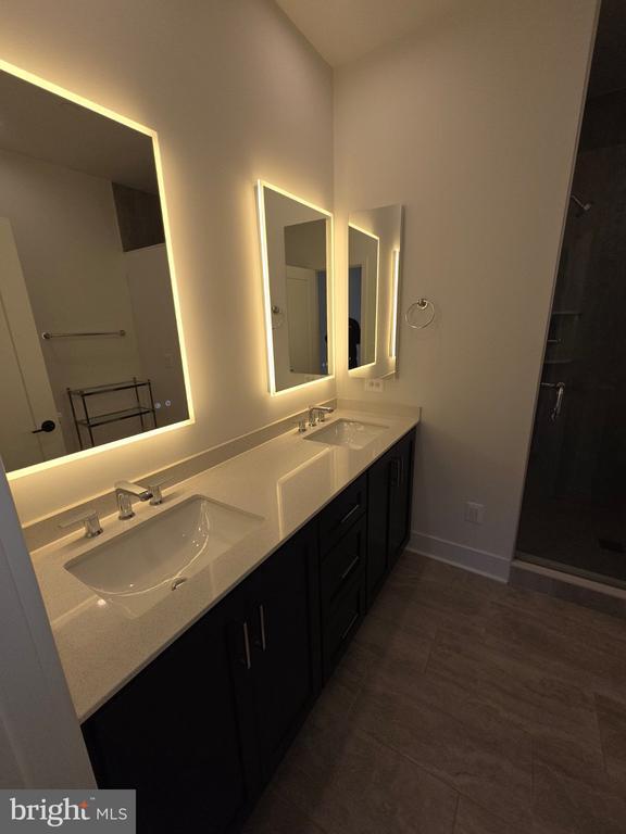 Building Photo - 5337 ZENITH OVERLOOK Dr
