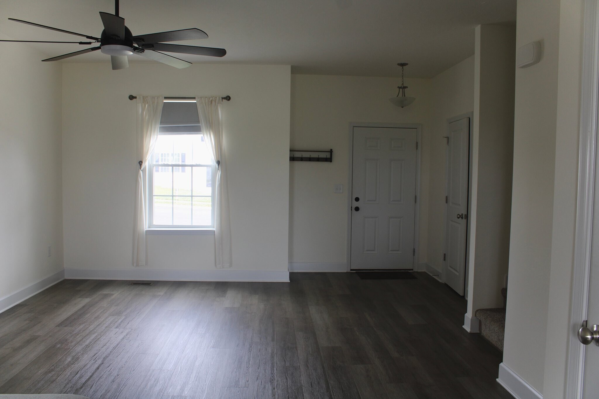 Building Photo - 3764 Castle Dr