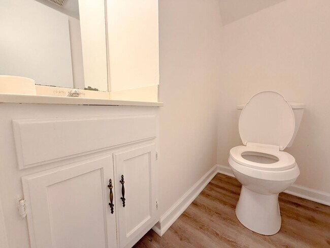 Building Photo - 1840 Woodland Ave