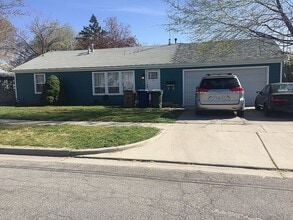 Building Photo - 1315 W Gillespie Ave