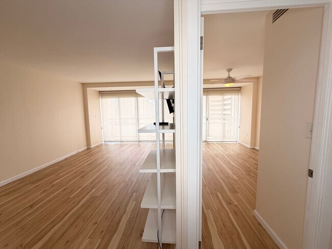 Building Photo - ALL utilities included! Updated 1 bedroom in Waikiki-with covered parking