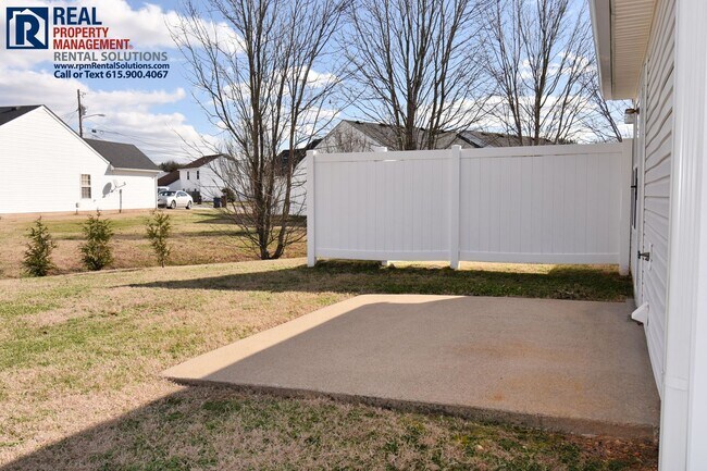 Building Photo - Adorable 2 bedroom 1-level duplex townhome in Smyrna close to Nissan, washer/dryer included!