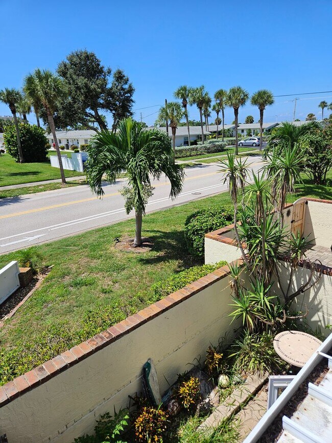 Building Photo - Seasonal Short-Term Townhouse on Venice Island close to Venice Beach!