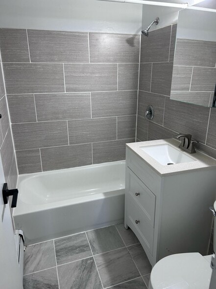 Building Photo - Kingsley Apartments