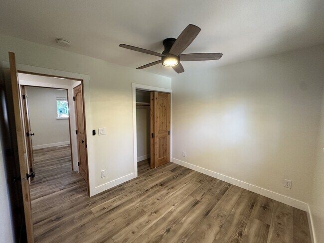 Building Photo - 423 Huntridge Dr