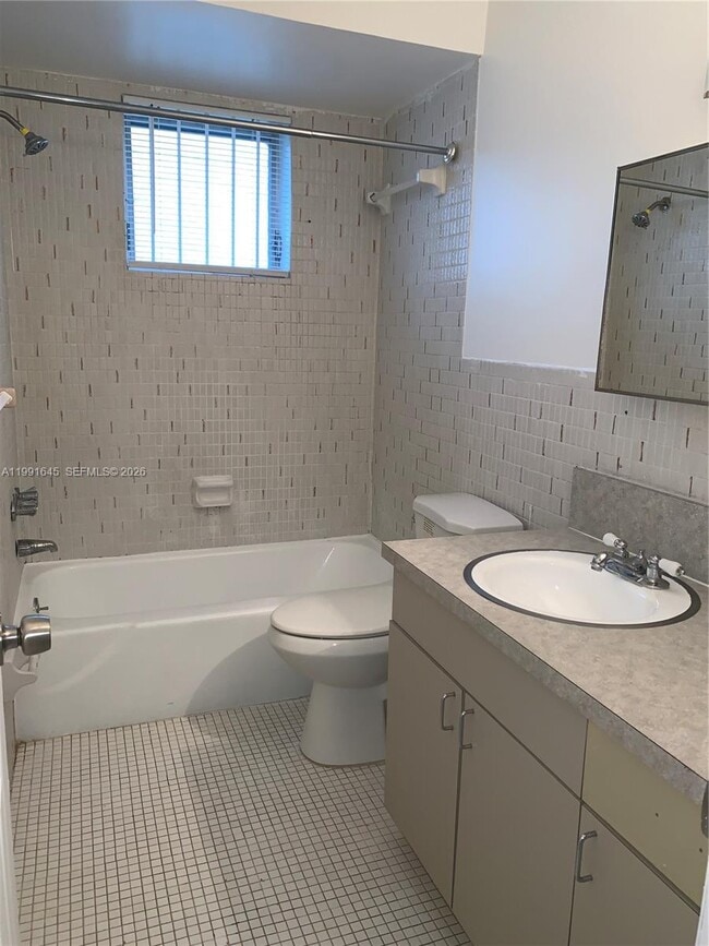 Building Photo - 2612 Johnson St