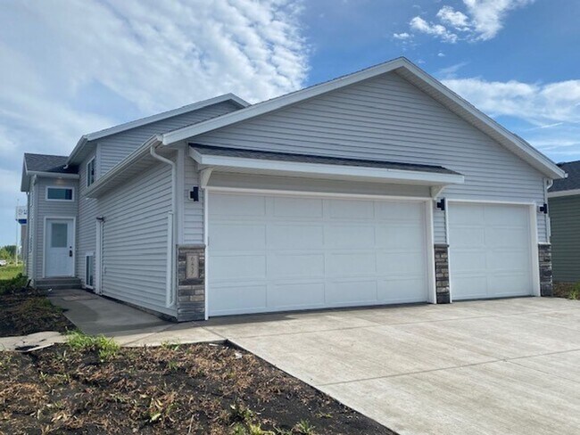 Primary Photo - 6437 83rd Ave S