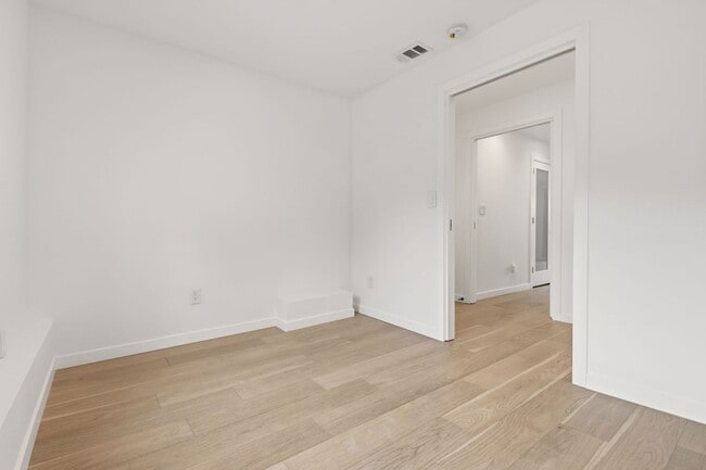 Building Photo - 167 Skyview Way
