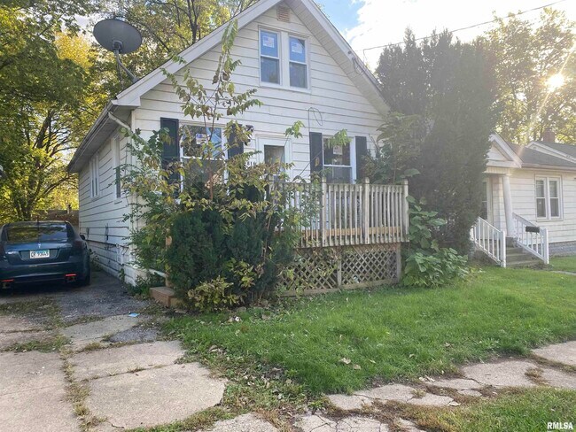 Primary Photo - 816 W McClure Ave