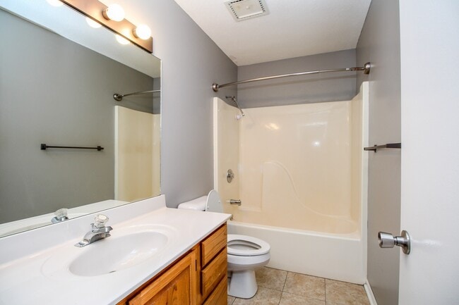 Building Photo - Beautiful Single Family Home located in South Columbia