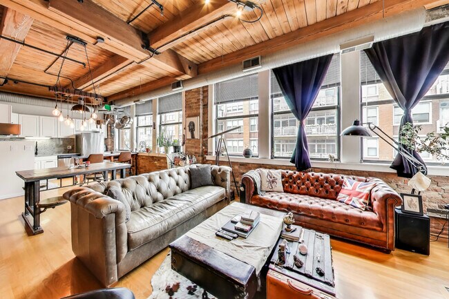 Building Photo - 913 W Van Buren St