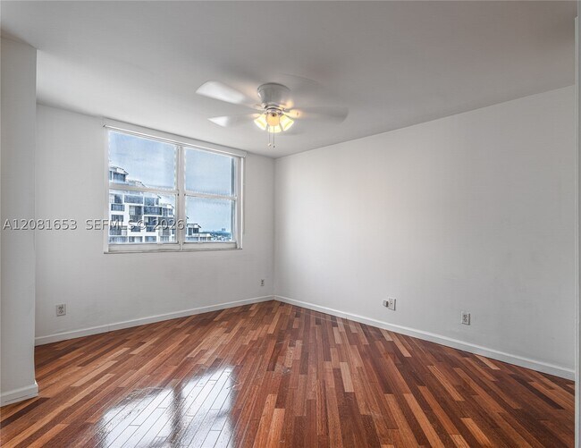 Building Photo - 770 Claughton Island Dr