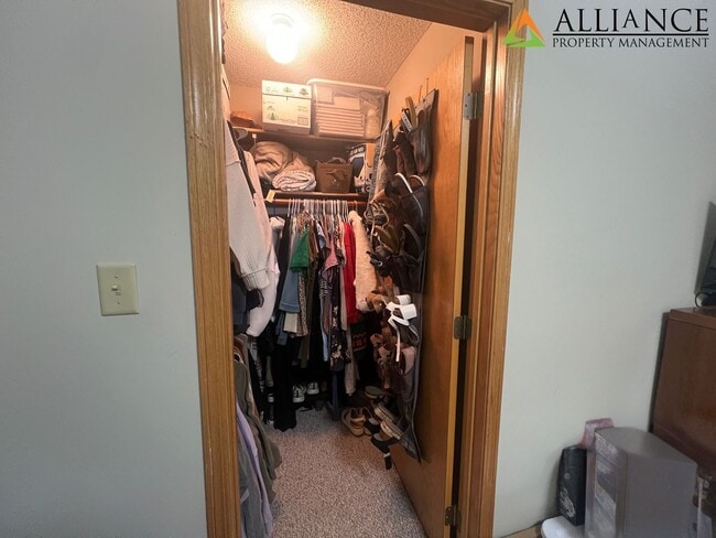 Building Photo - Nice Duplex on East Side!