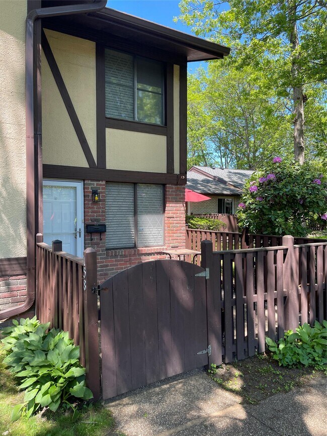 Building Photo - 158 Cambridge Dr