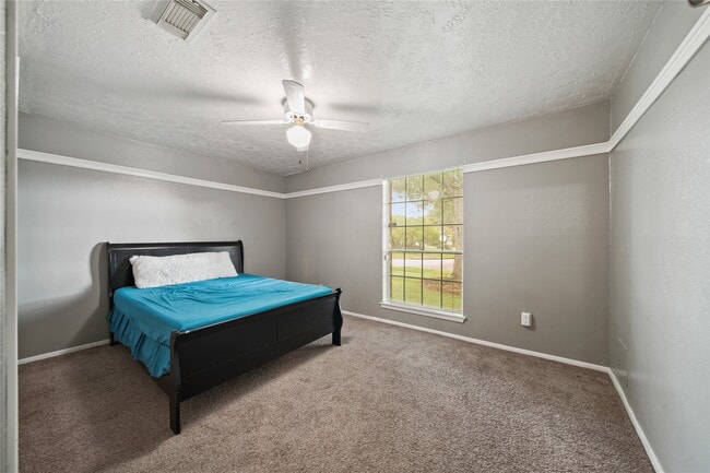 Building Photo - 10431 Odessa Dr