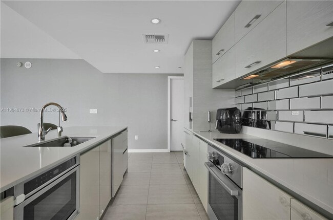 Primary Photo - 1300 S Miami Ave