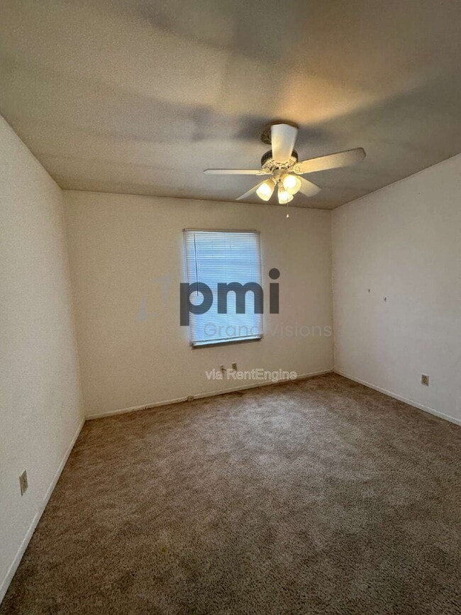 Building Photo - 1612 University Dr