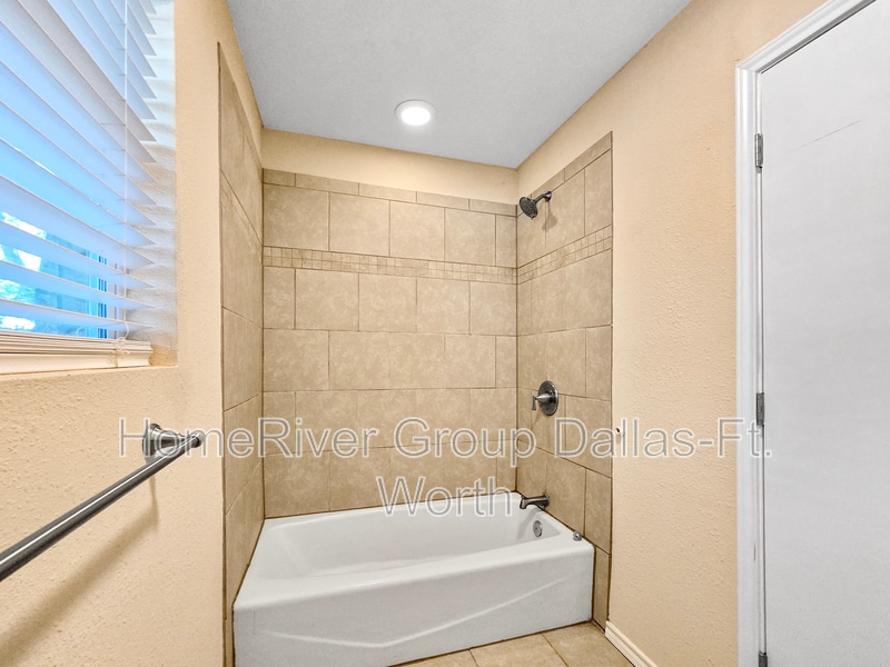 Building Photo - 6824 Shadydale Dr