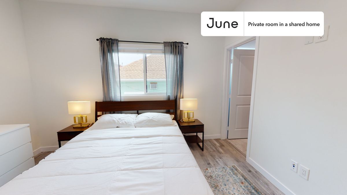 Building Photo - Private bedroom in 5 bed/7 bath Home