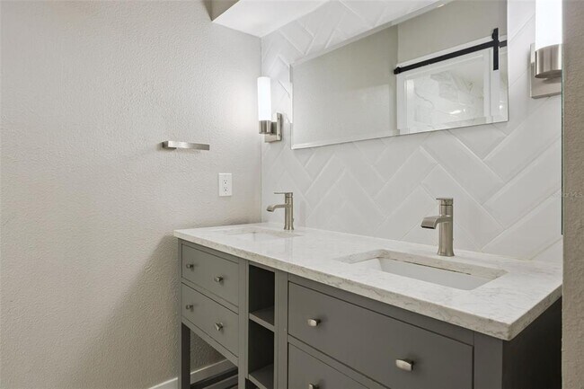 Building Photo - 7301 Spring Villas Cir
