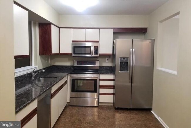 Building Photo - 132 Neyland Ct