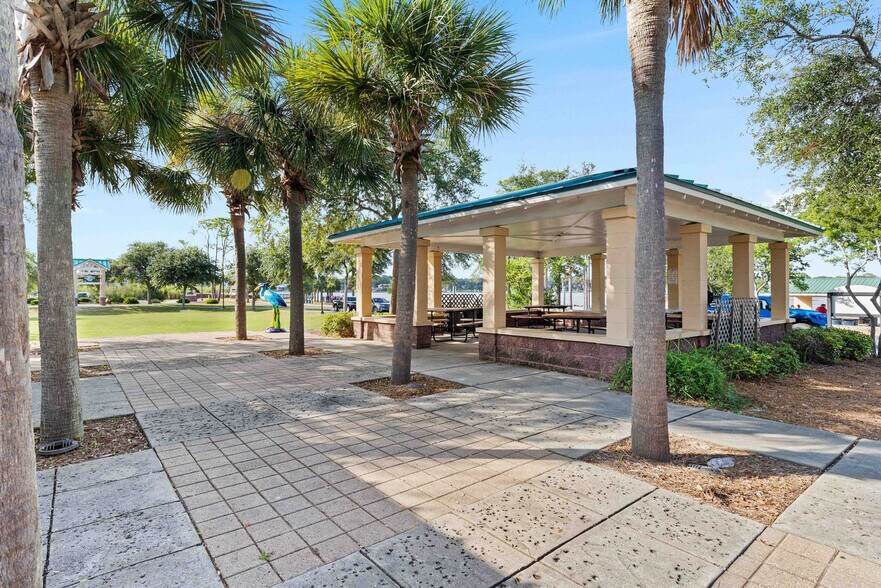 Building Photo - 318 Bream Ave