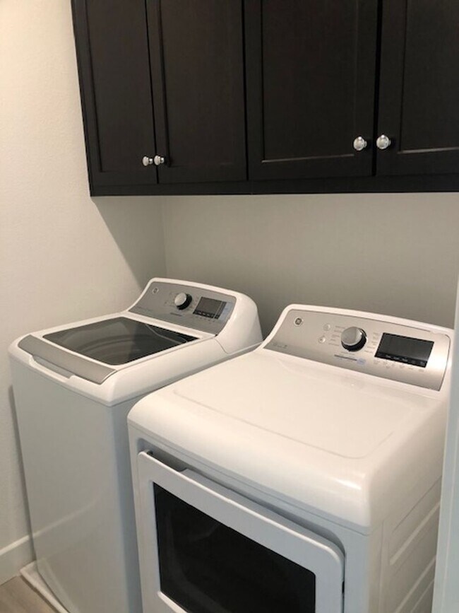 Building Photo - Newer 3 Bedroom 2.5 Bath in Mountain House