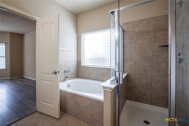 Building Photo - 433 Stonebrook Dr