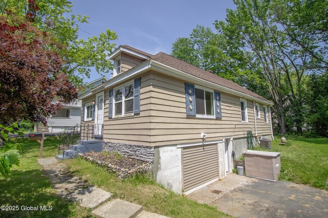 Building Photo - 108 Indiana Ave