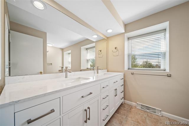 Building Photo - 6521 S Pontiac Ct